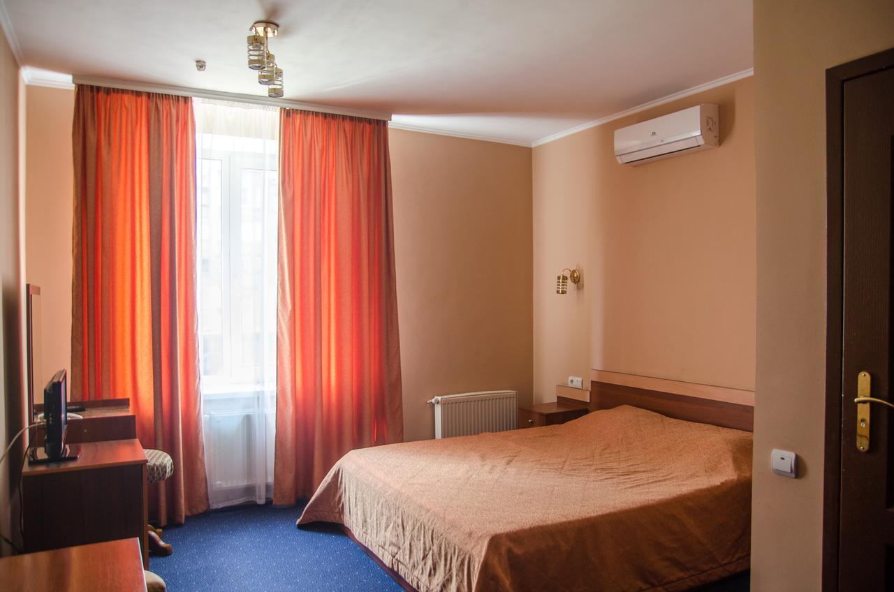 Galant Hotel Boryspil Exterior photo
